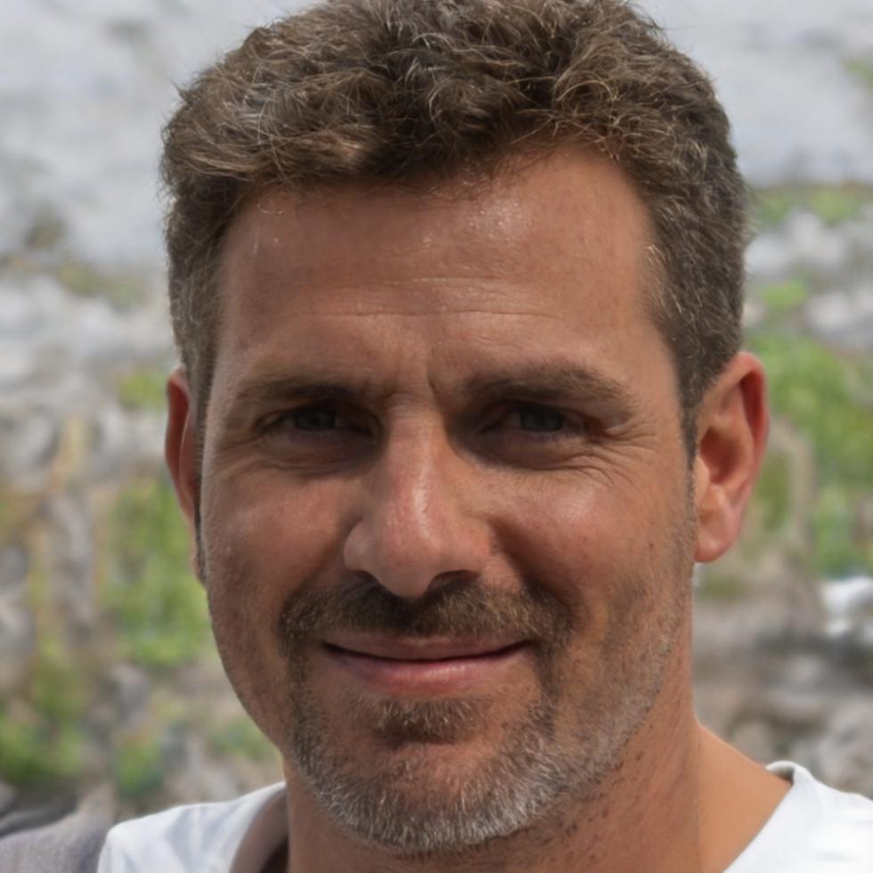 Student bei der praktischen Umsetzung seiner Haushaltsorganisation